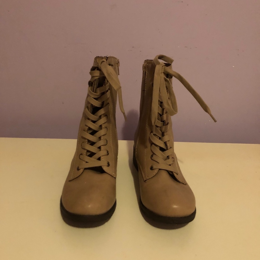 Short boots